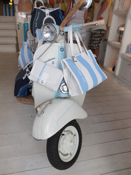 Der Brandina-Vespa im Brandina Laden von Rimini