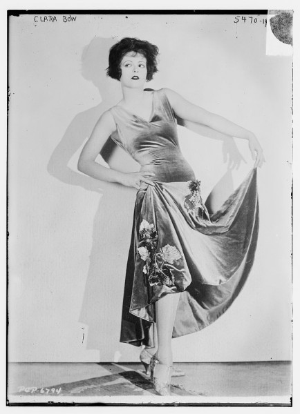 Clara Bow, amerikanischer Stummfilmstar und Stilikone der 20er-Jahre; Foto heruntergeladen von der Library of Congress (USA), erworben von der Bain Fotosammlung