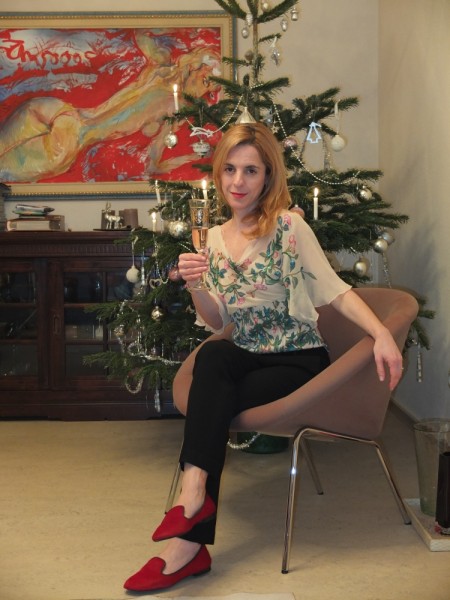 Sequined silk-chiffon top by Diane von Fürstenberg, forte_forte black pants, Avec Modération red slippers I bought in Milan, champagne glass by Vetrerie di Empoli, Griffe Montenapoleone, Milano 